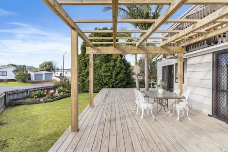 Photo of property in 100 Mayfair Avenue, Whangamata, 3620