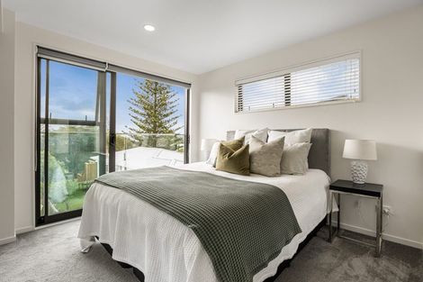Photo of property in 4 Mana Place, Te Atatu Peninsula, Auckland, 0610