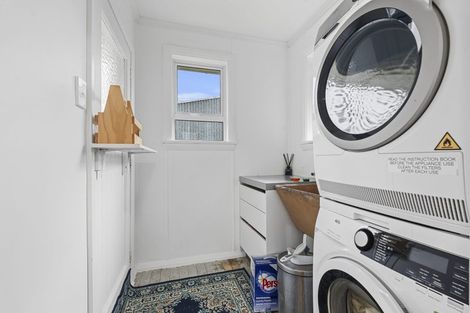 Photo of property in 64 Omata Road, Marfell, New Plymouth, 4310