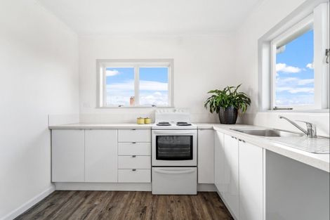 Photo of property in 35 Eastglen Road, Glen Eden, Auckland, 0602