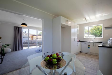 Photo of property in 8 Carbery Place, Manurewa, Auckland, 2102