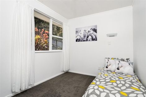 Photo of property in 70 Chilcott Road, Henderson, Auckland, 0612