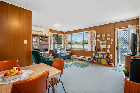 Photo of property in 2/124 Koutu Road, Kawaha Point, Rotorua, 3010