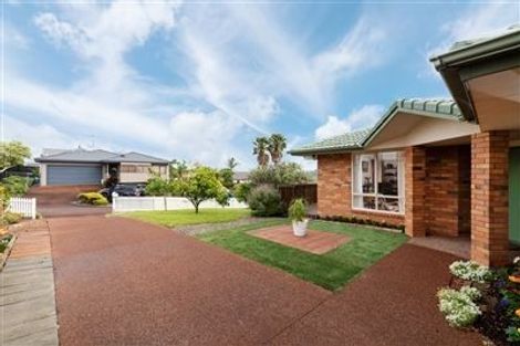 Photo of property in 17 Lasque Place, Glen Eden, Auckland, 0602