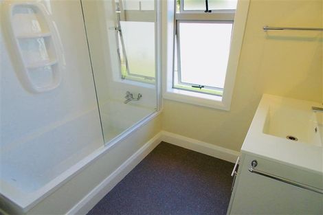 Photo of property in 14 Calvert Road, Moturoa, New Plymouth, 4310