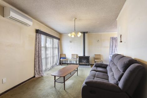 Photo of property in 3 Gill Avenue, Te Atatu Peninsula, Auckland, 0610