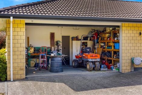 Photo of property in 41 Whangaparaoa Road, Red Beach, 0932