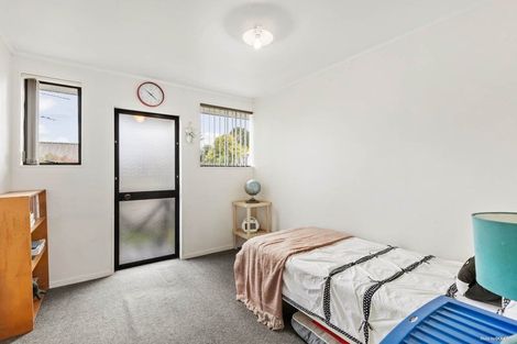 Photo of property in 2/8 Christmas Road, Manurewa, Auckland, 2102