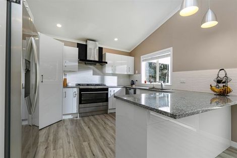 Photo of property in 22 View Ridge Drive, Ranui, Auckland, 0612