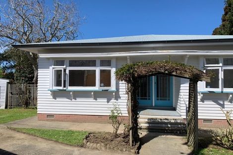 Photo of property in 16 Fruitvale Road, New Lynn, Auckland, 0600