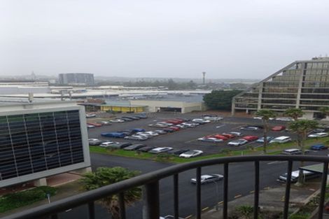 Photo of property in The Rennaissance, 5j/18 Ronwood Avenue, Manukau, Auckland, 2104
