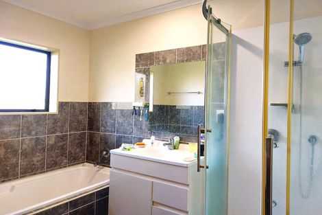 Photo of property in 5a Liddesdale Place, Papakura, 2110