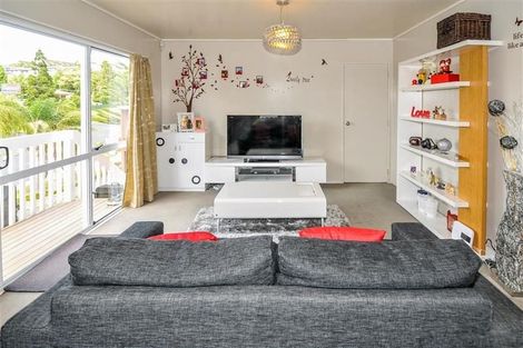 Photo of property in 1/20 Hogans Road, Glenfield, Auckland, 0629