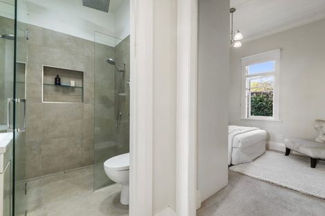 Photo of property in 54 Wairoa Road, Narrow Neck, Auckland, 0624