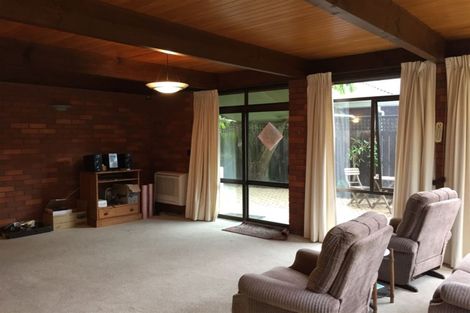 Photo of property in 5 Kingham Place, Avonhead, Christchurch, 8042
