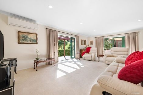 Photo of property in 15 Ina Ville Drive, Pukekohe, 2120