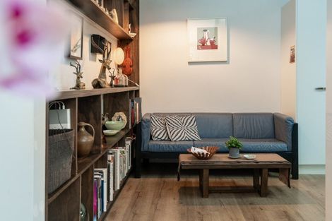 Photo of property in 10 Oxford Terrace, Mount Cook, Wellington, 6021