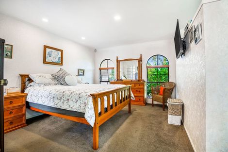 Photo of property in 48 Te Atatu Road, Te Atatu South, Auckland, 0610
