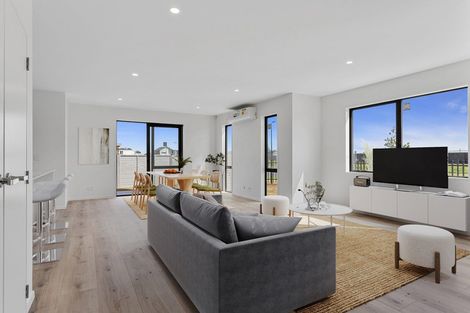 Photo of property in 20 Port Way, Rosehill, 2113