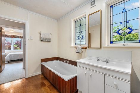 Photo of property in 42 Clifton Terrace, Fitzherbert, Palmerston North, 4410