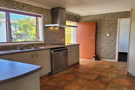 Photo of property in 18 Reynella Drive, Massey, Auckland, 0614