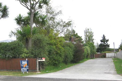 Photo of property in 2/12 Eskdale Road, Birkdale, Auckland, 0626