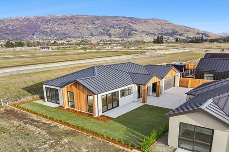 Photo of property in 14a Marjon Drive, Wanaka, 9305
