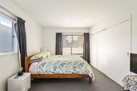 Photo of property in 51 Queen Mary Avenue, New Lynn, Auckland, 0600