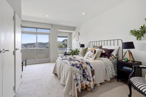 Photo of property in Beauport Apartments, 30u2 The Crescent, Roseneath, Wellington, 6011