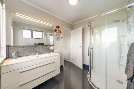 Photo of property in 14 Spinnaker Drive, Whitby, Porirua, 5024