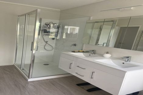 Photo of property in 1 Priestley Drive, Bucklands Beach, Auckland, 2014