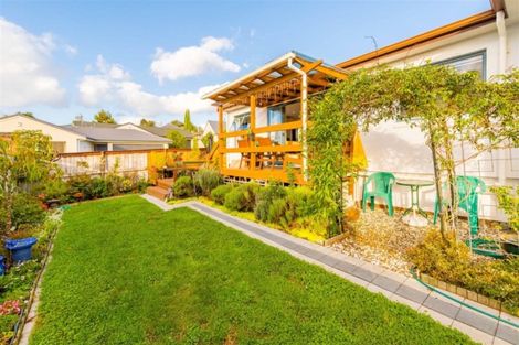 Photo of property in 72b Seabrook Avenue, New Lynn, Auckland, 0600
