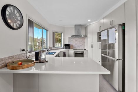 Photo of property in 24a Alexander Street, Cockle Bay, Auckland, 2014