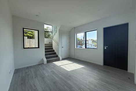 Photo of property in 33 Garadice Road, Rothesay Bay, Auckland, 0630