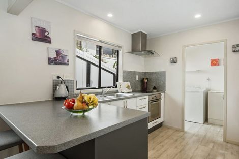 Photo of property in 2/13 Newstead Avenue, Browns Bay, Auckland, 0632