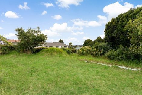 Photo of property in 17 Kirrie Avenue, Te Atatu South, Auckland, 0610