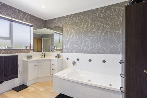 Photo of property in 281 Waihi Road, Hawera, 4673