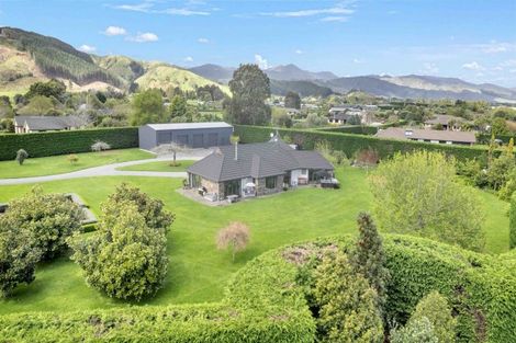 Photo of property in 27 Pohutukawa Drive, Levin, 5571