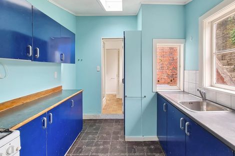 Photo of property in 42 Rolleston Street, Mount Cook, Wellington, 6021