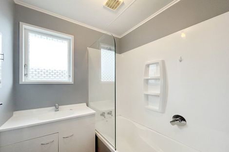 Photo of property in 31 Abraham Crescent, Milson, Palmerston North, 4414