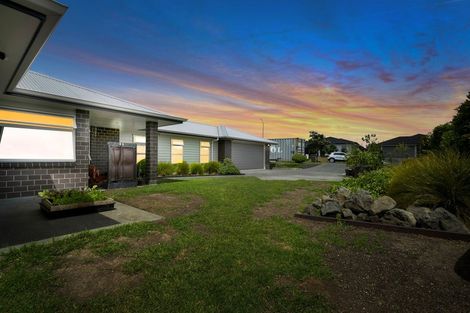 Photo of property in 96 Pohutukawa Parade, Riverhead, 0820