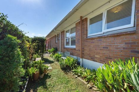 Photo of property in 1/153 Shakespeare Road, Milford, Auckland, 0620