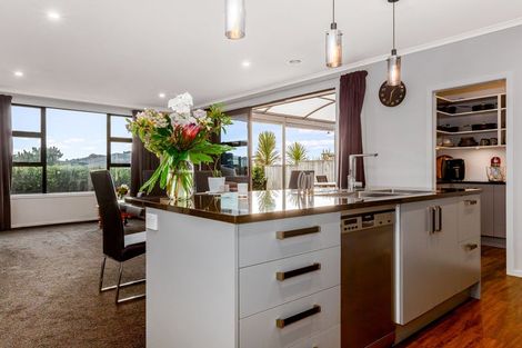 Photo of property in 5 Waitaria Terrace, Aotea, Porirua, 5024