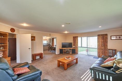 Photo of property in 47 Parnell Heights Drive, Kelvin Grove, Palmerston North, 4414