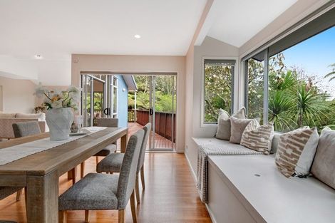 Photo of property in 9 Springwater Vale, Unsworth Heights, Auckland, 0632