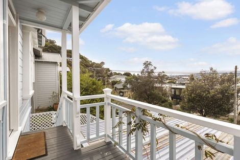 Photo of property in 176 Sutherland Road, Lyall Bay, Wellington, 6022