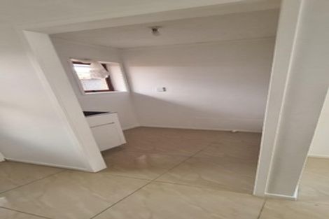 Photo of property in 2/76 Kenderdine Road, Papatoetoe, Auckland, 2025