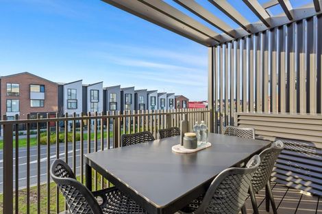 Photo of property in 7/2 Rangitamiro Place, Hobsonville, Auckland, 0616