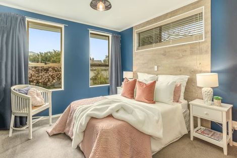 Photo of property in 10 Graham Grove, Waikanae, 5036
