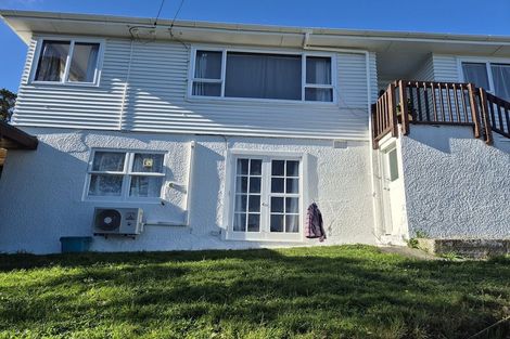 Photo of property in 11 Miles Crescent, Newlands, Wellington, 6037